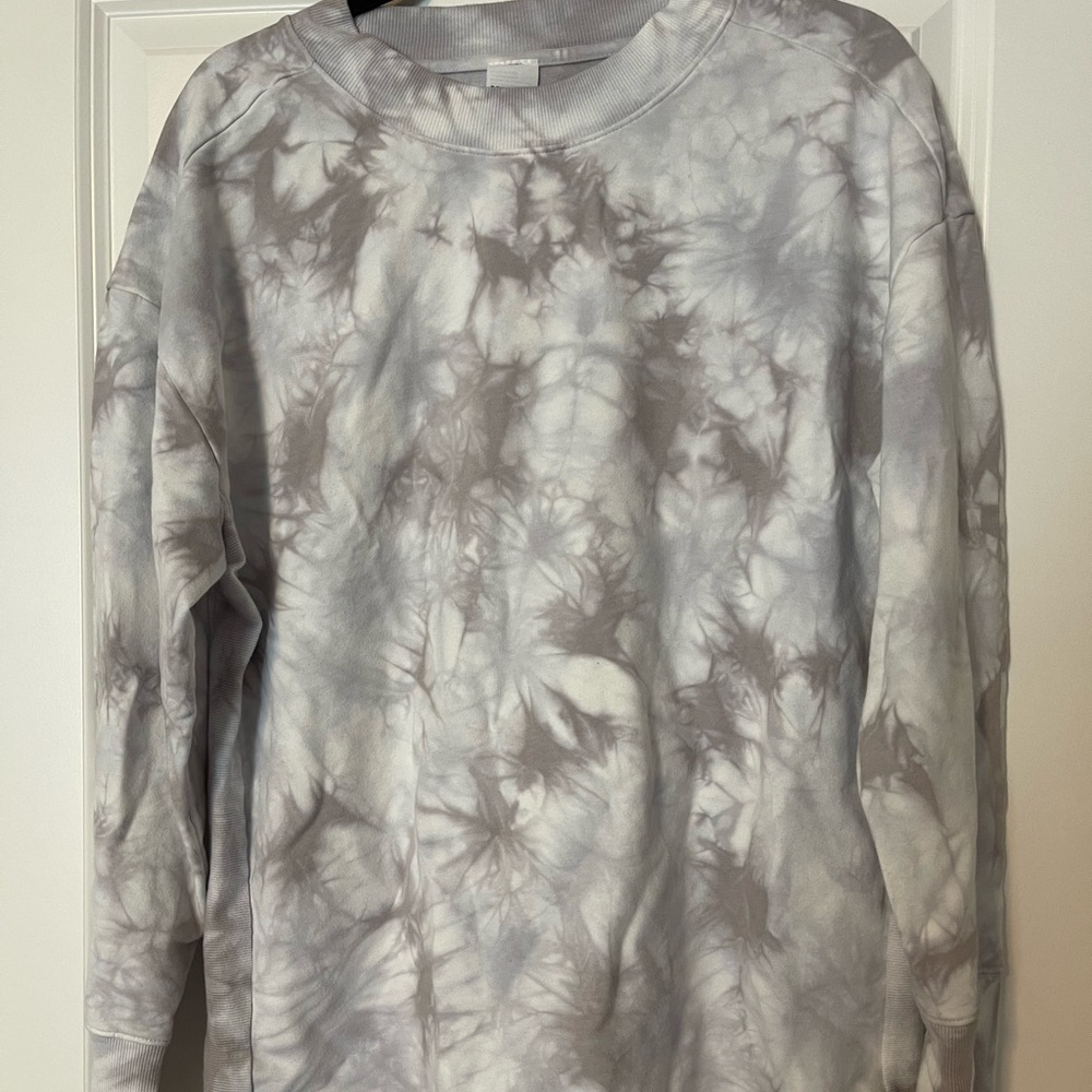 Gray lightweight crewneck